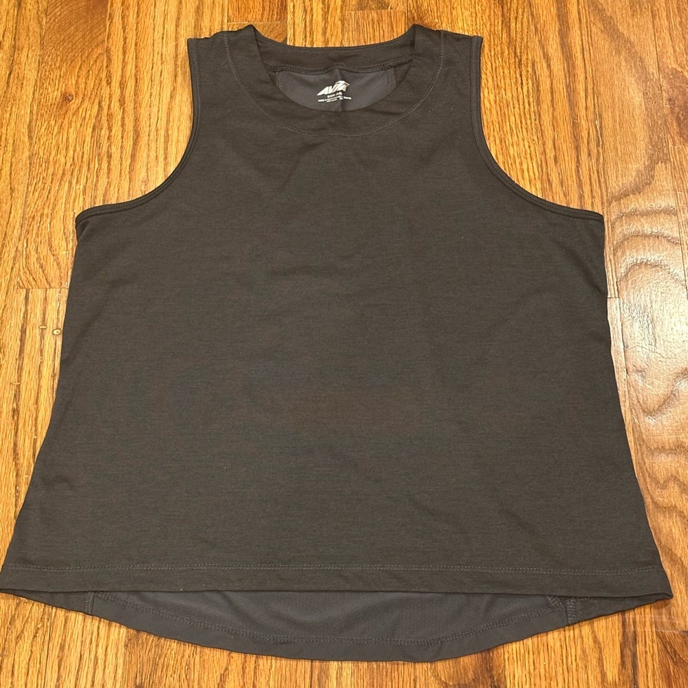 Avía Athletic Top black size small